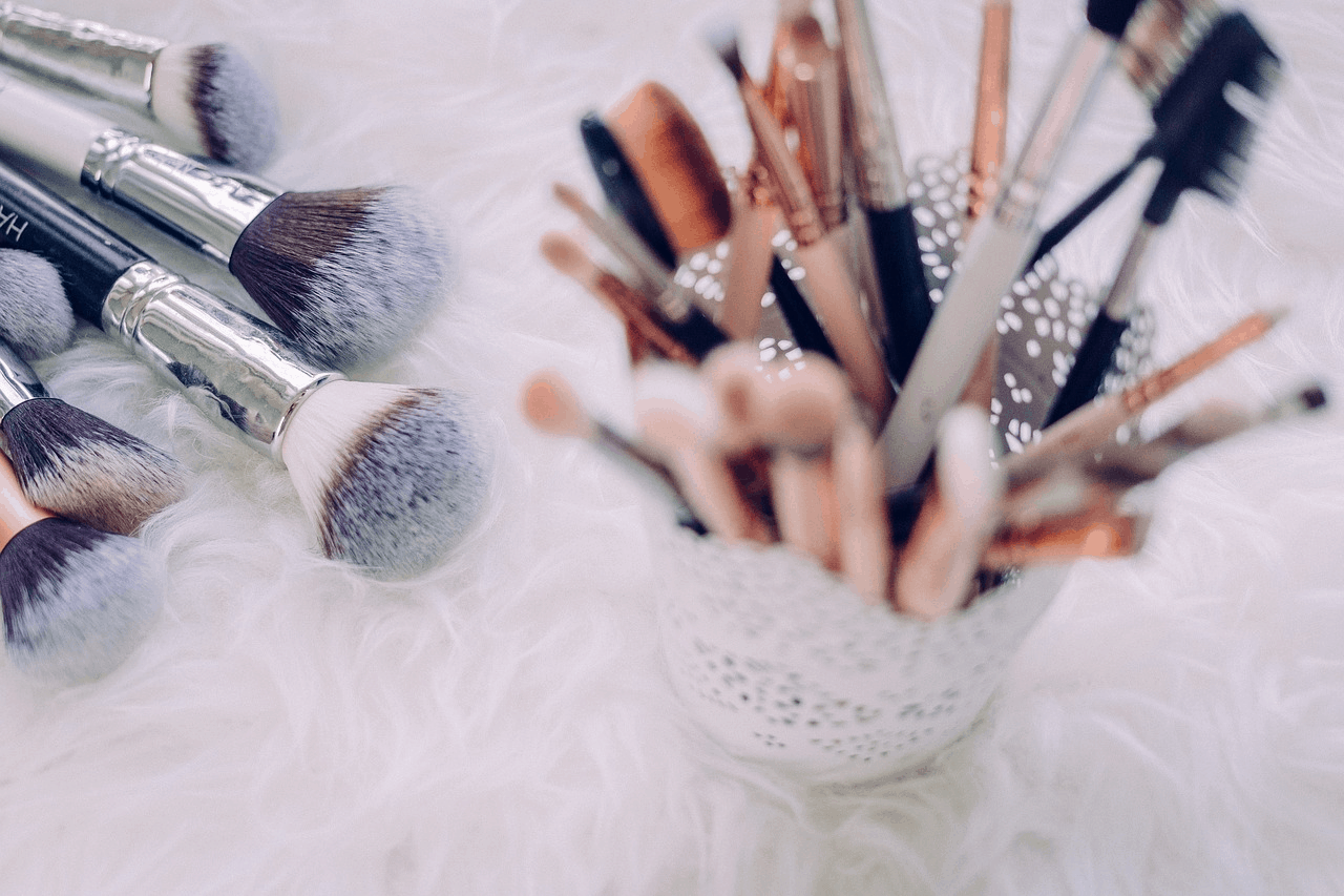 Best Makeup Brush Cleaners (With Tips)- Clean, Sanitize And Condition ...