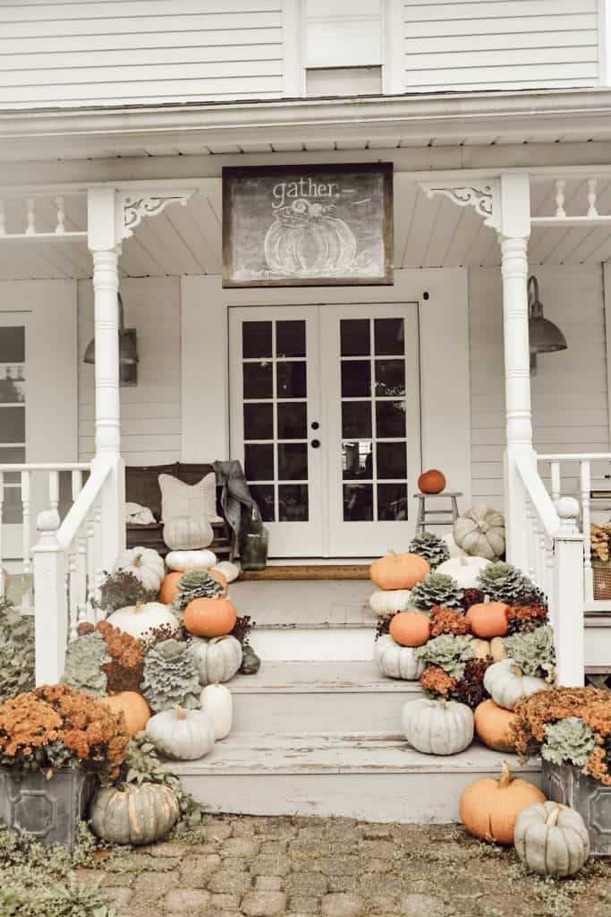 Use cascading pumpkins on your door steps for your fall porch decorations. 