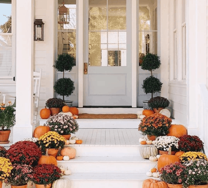 Cascading pumpkins for fall front porch decorating. 